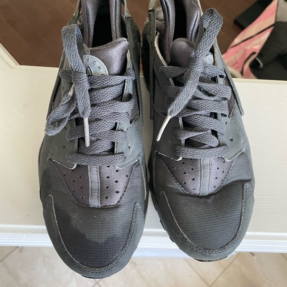 Nike Hurraches. Dark blue sneakers. Size 6.5 y. Worn but in good condition - Picture 4 of 5